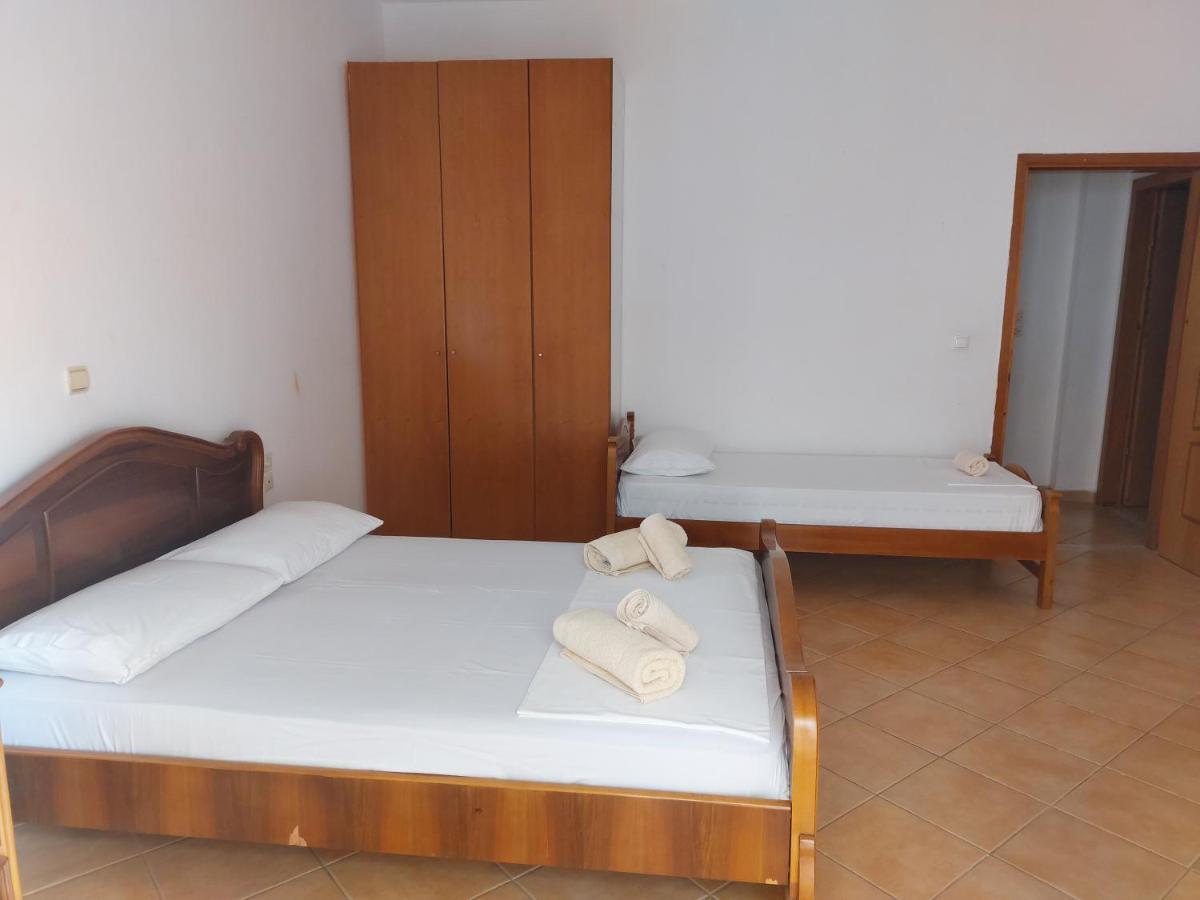 Family Apartments Sarandë Buitenkant foto
